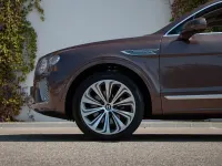 Neu Bentley Bentayga 551 PS (405 kW) 2026 Braun SUV