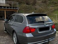 Gebraucht BMW 320 184 PS (135 kW) 2010 Grau Kombi