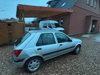 Gebraucht Ford Fiesta 75 PS (55 kW) 2000 Silber Kleinwagen