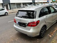 Gebraucht Mercedes B180 Edition 109 PS (80 kW) 2016 Silber Kleinwagen