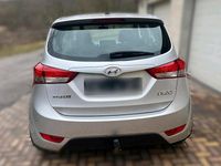 Gebraucht Hyundai ix20 90 PS (66 kW) 2016 Silber Kleinwagen