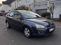 Usata Ford Focus 101 CV (74 kW) 2006 Grigio Utilitaria