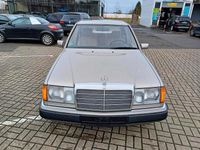 Gebraucht Mercedes E230 132 PS (97 kW) 1991 Gold Limousine