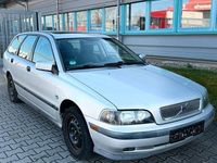 Second-hand Volvo V40 109 CP (80 kW) 2000 Albastru Break