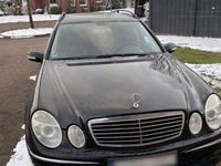 Gebraucht Mercedes 220 143 PS (105 kW) 2001 Schwarz Kombi