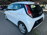 Gebraucht Toyota Aygo X-play 69 PS (50 kW) 2016 Weiß Kleinwagen