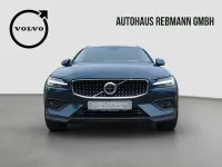 Gebraucht Volvo V60 CC Ultimate 250 PS (183 kW) 2024 Blau Kombi