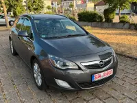 Gebraucht Opel Astra 165 PS (121 kW) 2012 Grau Kombi