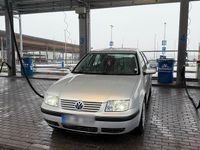 Second-hand VW Bora 101 CP (74 kW) 1999 Argintiu Berlinǎ