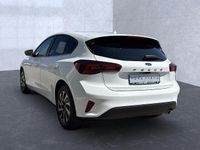 Gebraucht Ford Focus Titanium 125 PS (91 kW) 2025 Frost weiß (weiß) Limousine