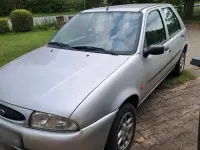 Usata Ford Fiesta 75 CV (55 kW) 1999 Argento Utilitaria