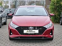 Gebraucht Hyundai i20 Trend 101 PS (74 kW) 2023 Dragon red Kleinwagen