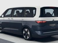 Neu VW Multivan Life 150 PS (110 kW) 2026 Candyweiß/ starlight blue met Van