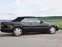 Używany Mercedes E220 Edition 150 KM (110 kW) 1997 Purpurowy Kabriolet