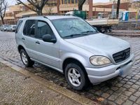 Gebraucht Mercedes ML320 218 PS (160 kW) 1998 Silber SUV