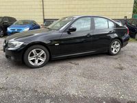 Gebraucht BMW 318 143 PS (105 kW) 2009 Schwarz Limousine