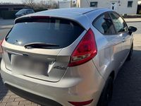 Gebraucht Ford Fiesta 60 PS (44 kW) 2010 Silber Kleinwagen