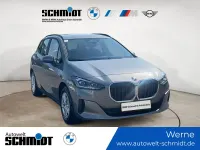 Gebraucht BMW 225 Active Tourer Luxury Line 245 PS (180 kW) 2024 Skyscraper grau Van / Kleinbus