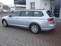 Gebraucht VW Passat 150 PS (110 kW) 2022 Silber Kombi