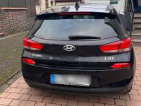 Gebraucht Hyundai i30 109 PS (80 kW) 2019 Schwarz Limousine