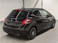 Gebraucht Peugeot 208 Allure 120 PS (88 kW) 2013 Perlschwarzmet. Kleinwagen