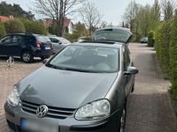 Second-hand VW Golf 75 CP (55 kW) 2005 Gri Coupe