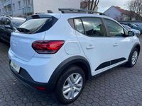 Gebraucht Dacia Sandero Expression 91 PS (66 kW) 2023 Gletscherweiss Limousine