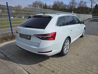 Gebraucht Skoda Superb Style 150 PS (110 kW) 2023 Weiß Kombi