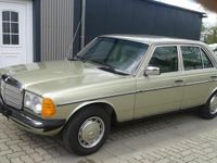 Gebraucht Mercedes E230 136 PS (100 kW) 1981 Grün Limousine
