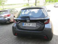 Gebraucht Toyota Yaris Basis 72 PS (52 kW) 2023 Marlingrau metallic Kleinwagen