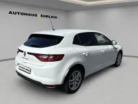 Gebraucht Renault Mégane IV Play 101 PS (74 kW) 2018 Gletscherweiss Limousine