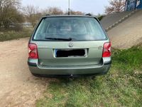 Gebraucht VW Passat 131 PS (96 kW) 2001 Grün Kombi