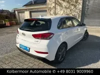 Gebraucht Hyundai i30 120 PS (88 kW) 2024 Weiß Limousine