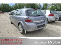 Gebraucht Opel Astra Edition 90 PS (66 kW) 2009 Lichtsilber m2 Limousine