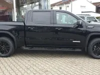 Ny GMC Sierra 360 HK (264 kW) 2025 Sort Pickup / Ladvogn