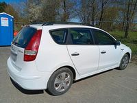 Gebraucht Hyundai i30 116 PS (85 kW) 2011 Weiß Kombi