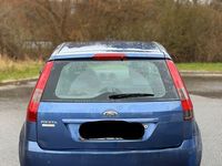 Gebraucht Ford Fiesta 69 PS (50 kW) 2005 Blau Kleinwagen