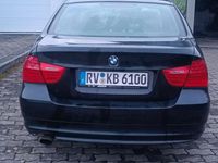 Gebraucht BMW 318 143 PS (105 kW) 2011 Schwarz Limousine