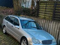 Gebraucht Mercedes 220 143 PS (105 kW) 2002 Silber Kombi
