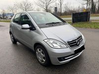 Gebraucht Mercedes A180 116 PS (85 kW) 2011 Silber Limousine