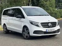 Gebraucht Mercedes V300 237 PS (174 kW) 2023 Weiß Van / Kleinbus
