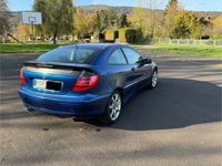 Gebraucht Mercedes C200 163 PS (119 kW) 2002 Blau Coupé