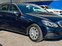 Gebraucht Mercedes E220 Avantgarde 170 PS (125 kW) 2014 Blau Limousine