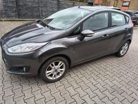 Gebraucht Ford Fiesta Celebration 80 PS (58 kW) 2016 Grau Kleinwagen