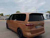 Gebraucht VW Multivan Life 150 PS (110 kW) 2024 Gold Van / Kleinbus