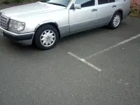 Gebraucht Mercedes 300 113 PS (83 kW) 1992 Silber Limousine