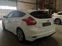 Gebraucht Ford Focus Trend 125 PS (91 kW) 2013 Weiß Limousine