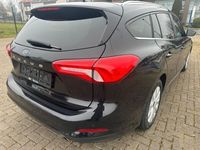 Gebraucht Ford Focus Cool & Connect 120 PS (88 kW) 2020 Obsidianschwarz metallic Kombi