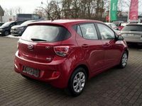Gebraucht Hyundai i10 90 PS (66 kW) 2015 Rot Kleinwagen