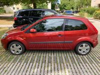Gebraucht Ford Fiesta Ambiente 60 PS (44 kW) 2006 Rot Kleinwagen